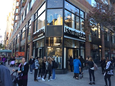 bloomingdales employee discount gucci